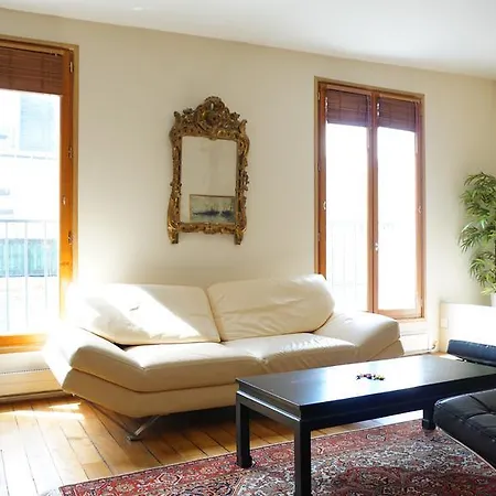 Rue Brea - 6 Apartment *